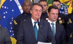 Bolsonaro acena com reajuste à PRF e pede compreensão de outras categorias