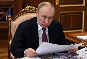 Lei assinada por Putin levará à prisão quem divulgar ‘fake news’ sobre ações russas no exterior