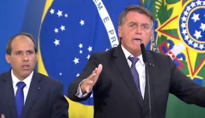 ‘Me enchem o saco para tomar vacina. Deixem eu morrer’, diz Bolsonaro