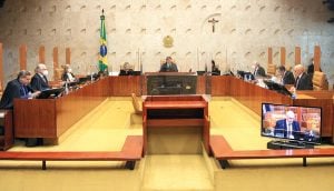 Ministros do STF se incomodam com silêncio de Nunes Marques sobre caso de outro bolsonarista