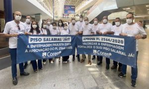 Além dos aplausos: profissionais da Enfermagem lutam por piso salarial