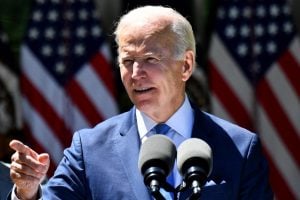 Biden perdoa condenados por posse e uso de maconha nos EUA