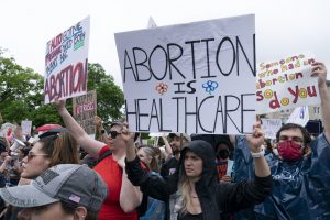Milhares de pessoas protestam nos EUA pelo direito ao aborto antes de eleições-chave