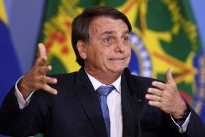 Bolsonaro volta a reclamar da falta de informações de inteligência e pede relatórios na velocidade do ‘zap’