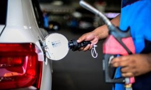 Preço médio da gasolina volta a cair nos postos, informa ANP