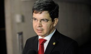 Governo Bolsonaro não deixará recursos suficientes para ações contra chuvas de verão, diz Randolfe
