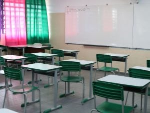 Ensino médio teve 347 mil matrículas a menos em 2022, diz MEC