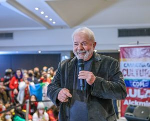 FSB: Lula lidera com 41% e venceria qualquer adversário no segundo turno