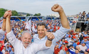 Lula abre a campanha e rebate fake news sobre igrejas: ‘Se há um possuído pelo demônio, é o Bolsonaro’