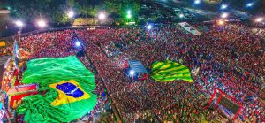 'Não permitiremos que um genocida se apodere da bandeira brasileira', diz Lula no Piauí