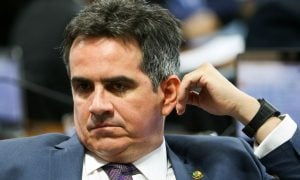 Ciro Nogueira minimiza escândalo das joias e defende Bolsonaro: 'Coisa pequena'