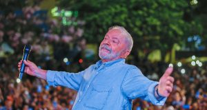 Quaest: Lula lidera com 44% e abre 10 pontos de vantagem para Bolsonaro