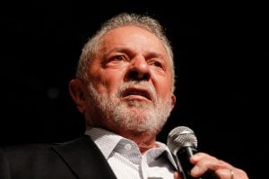Lula cita festas de fim de ano e faz apelo por vacinação contra a Covid