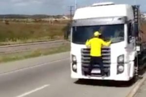 'Patriota do caminhão': bolsonarista diz que ficou pendurado cerca de 6km e estava 'certo de que iria morrer'