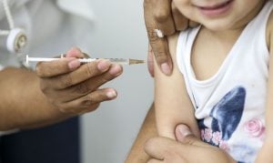 Negar vacinação infantil é crime: saúde é direito das nossas crianças e adolescentes