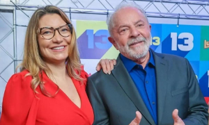 Maioria vê com bons olhos a presença de Janja em viagens e reuniões de Lula, diz pesquisa