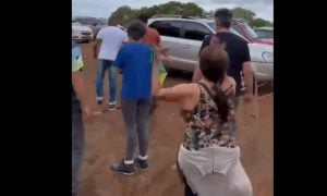 VÍDEO: Policiais são intimidados e expulsos de ato golpista no Tocantins