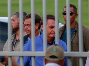 Deputados vão ao STF e à PGR por prisão preventiva de Bolsonaro após esconderijo em embaixada