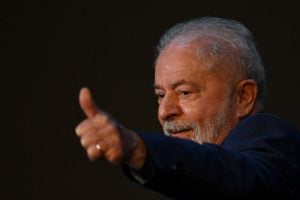 Lula se reúne com novos comandantes militares e pede relatório sobre investimentos necessários