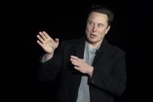 Governo rebate rumores de que pretende rever contratos com a Starlink, empresa de internet de Musk