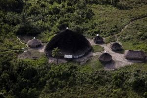 Governo instala antenas para levar internet à Terra Yanomami