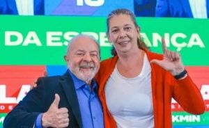 Alvo de pressão do Centrão, Ana Moser afirma não ter discutido saída com Lula