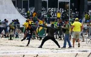 Ipec: maioria dos brasileiros não responsabiliza Bolsonaro por atos golpistas, mas quer apuração