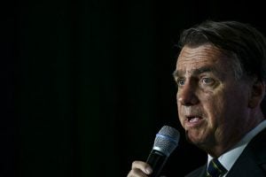 Após desempenho de Milei nas primárias, Bolsonaro torce para Argentina ‘sair da esquerda’