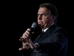 ‘Eleições de 22 estão superadas’, diz Bolsonaro em passagem pelo Senado