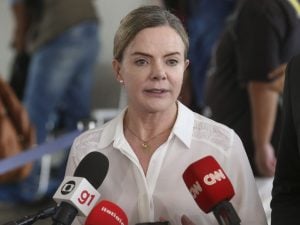 Gleisi reage a Campos Neto após crítica a Lula: ‘Desconhece o sofrimento do povo’