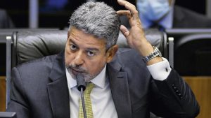 Os recados de Lira ao governo Lula sobre a revisão de projetos aprovados no Congresso