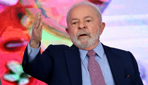 Lula volta a criticar 'sacanagem' na privatização da Eletrobras
