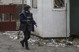 Jornalista da AFP morre em disparo de foguetes no leste da Ucrânia