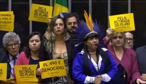 Indígenas denunciam ‘boiada passando’ com aprovação de urgência para votação do Marco Temporal