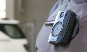 PRF inicia testes de câmeras nos uniformes dos policiais; medida será adotada em 2024