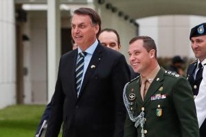 Bolsonaro minimiza delação de Mauro Cid e promete abraço no ex-ajudante de ordens