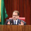 TSE multa deputado do PSD por ‘derramamento’ de santinhos perto de seções eleitorais