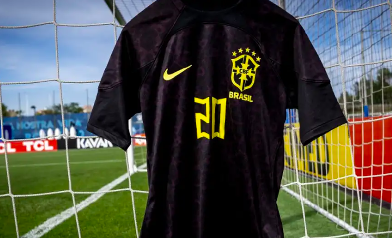 Preços baixos em Camisas de futebol da Equipe Nacional Preto Brasil