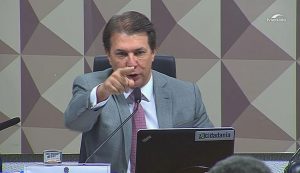 CPMI pede acesso a 'achados da PF' nos celulares de Bolsonaro e Mauro Cid