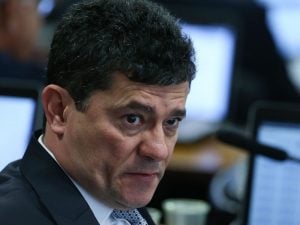 Barroso mantém ordem para indenizar ex-advogado de Lula por grampo da Lava Jato