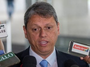 Tarcísio avalia deixar o Republicanos após aproximação do partido com governo Lula