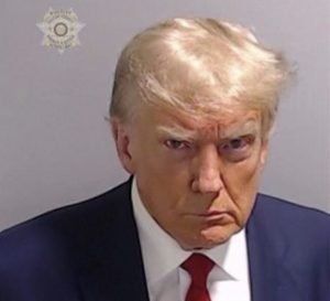 Equipe de campanha de Trump diz que arrecadou US$ 7,1 milhões após foto de sua ficha policial