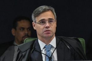 ‘Fere de morte a Constituição’: CPMI reage a decisão de Mendonça que livra ajudante de Bolsonaro de depor
