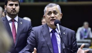 Governo Lula prepara MP para isentar do IR quem recebe R$ 2,8 mil, diz José Guimarães