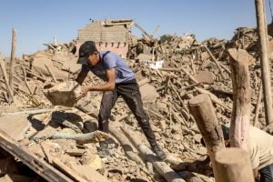 Marrocos acelera busca por sobreviventes após terremoto que matou mais de 2,1 mil
