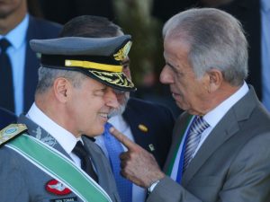 Comandante do Exército cobra 'previsibilidade orçamentária' em cerimônia com Lula