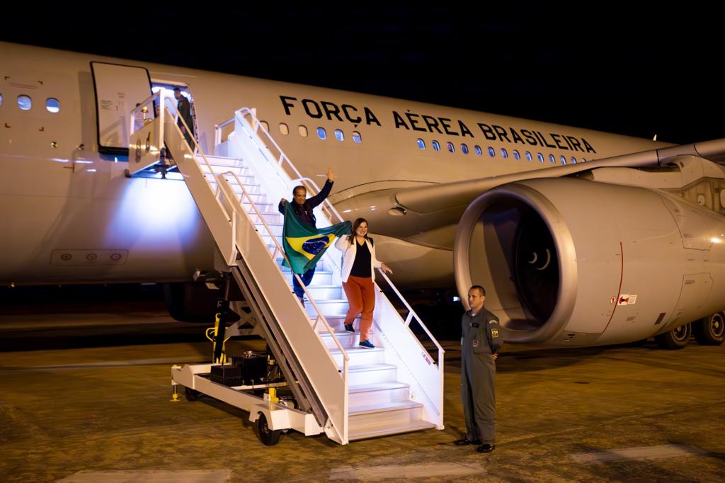 Avião da FAB parte de Israel com 211 brasileiros resgatados - 10.10.2023,  Sputnik Brasil