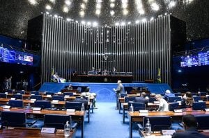 Senado aprova desoneração da folha de pagamentos e rejeita alterações da Câmara