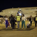 Chega a Brasília primeiro avião trazendo brasileiros de Israel – Mundo –  CartaCapital