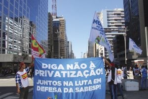 Justiça acolhe pedido do PCdoB e suspende lei para privatização da Sabesp em Guarulhos